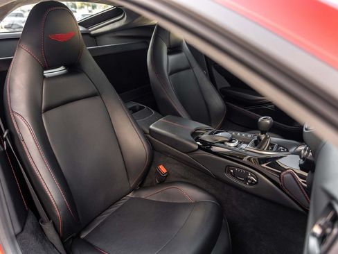 Used 2021 Aston Martin V8 Vantage Coupe RWD image 38