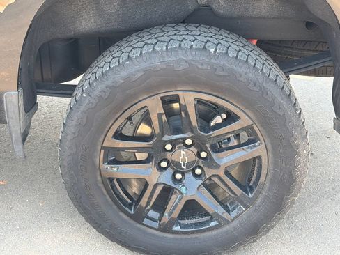 Used 2025 Chevrolet Silverado 1500 Custom Trail Boss w/ Turbomax Blackout Package AWD/4WD image 39