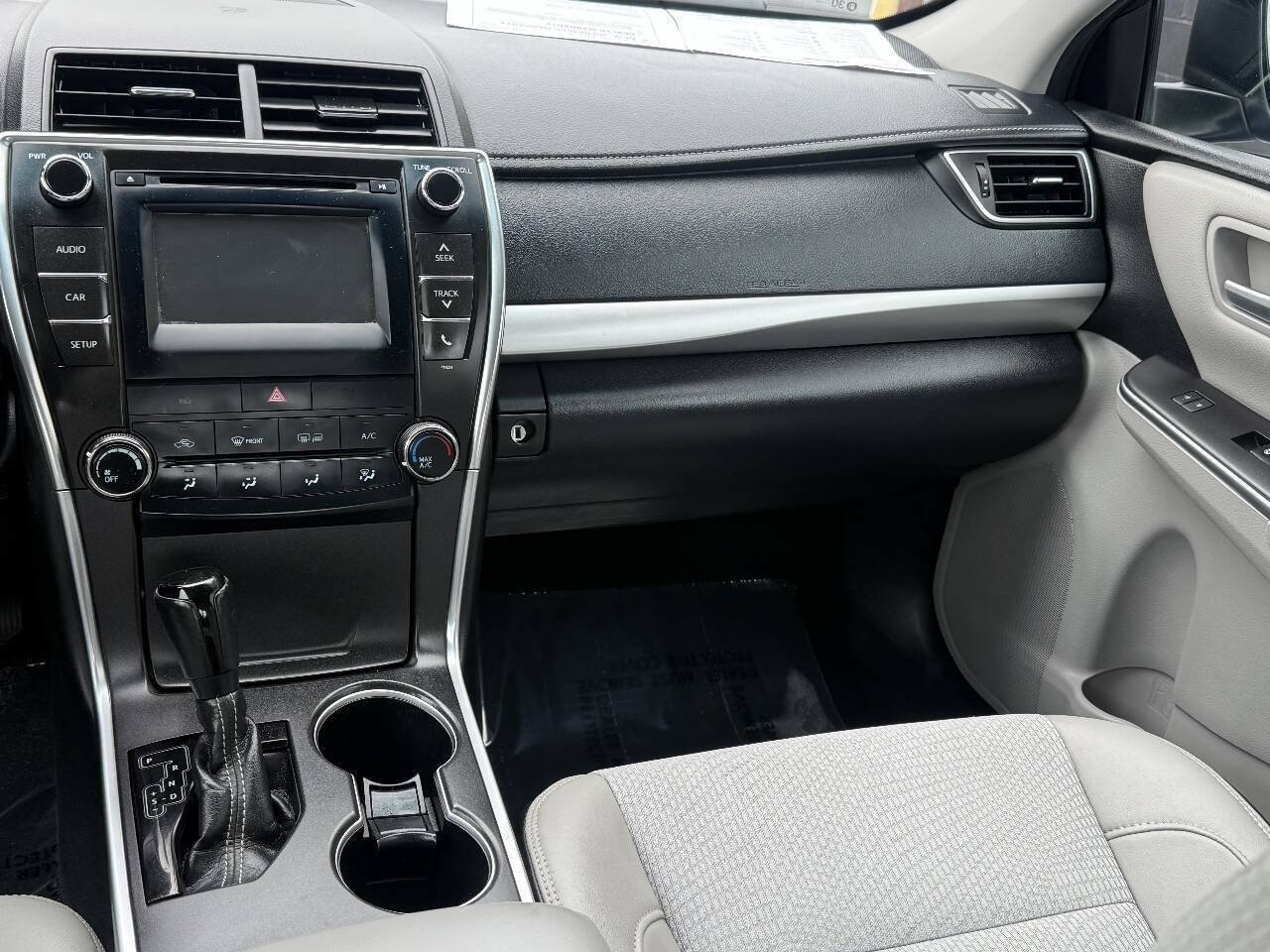 Used 2016 Toyota Camry SE FWD image 7