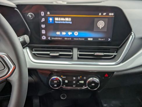 Certified 2025 Chevrolet Trax LT w/ LT Convenience Package image 26