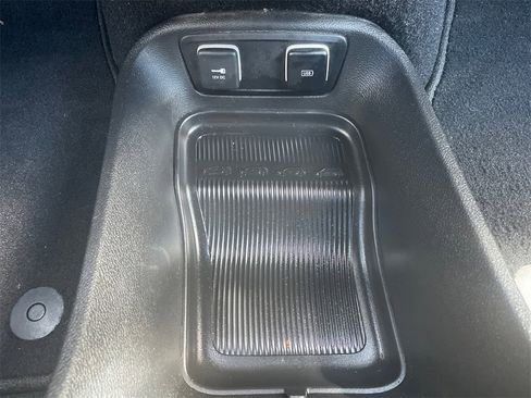 Used 2019 Chrysler Pacifica Touring-L Plus image 18