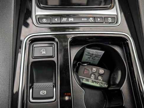 Used 2018 Jaguar F-PACE Prestige image 26