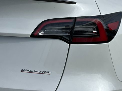 Used 2023 Tesla Model Y Performance AWD/4WD image 25
