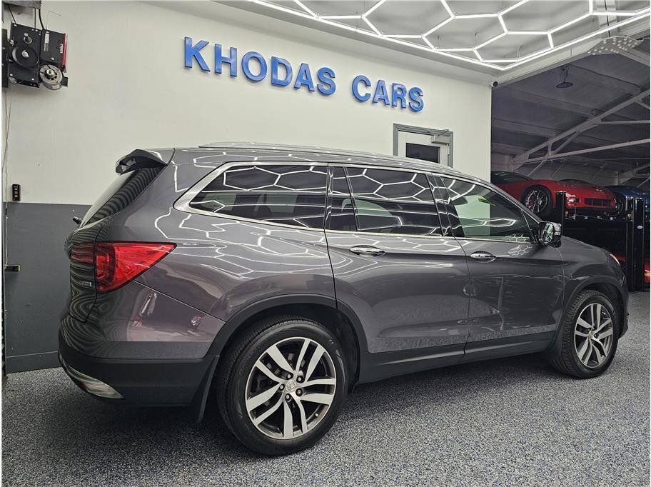 Used 2017 Honda Pilot Touring image 6