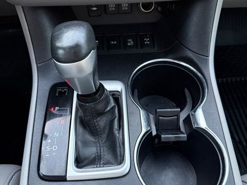 Used 2019 Toyota Highlander XLE image 24