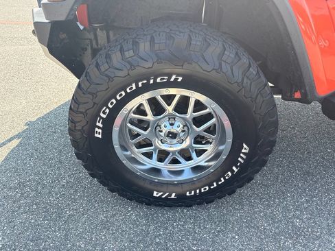Used 2019 Jeep Wrangler Unlimited Sahara AWD/4WD image 11