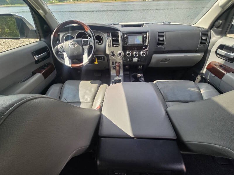 Used 2016 Toyota Sequoia Platinum AWD/4WD image 14