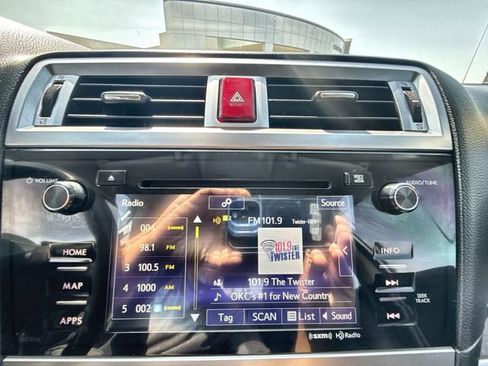 Used 2017 Subaru Outback 2.5i Limited AWD/4WD image 16