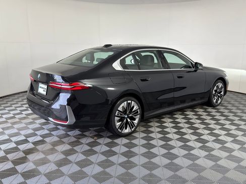 Used 2026 BMW 530i w/ Premium Package RWD image 7