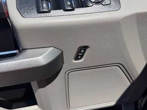 Used 2018 Ford F150 XLT AWD/4WD image 12