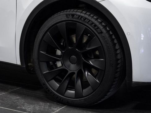 Used 2022 Tesla Model Y Long Range image 61