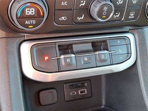 Used 2023 GMC Acadia SLT image 14