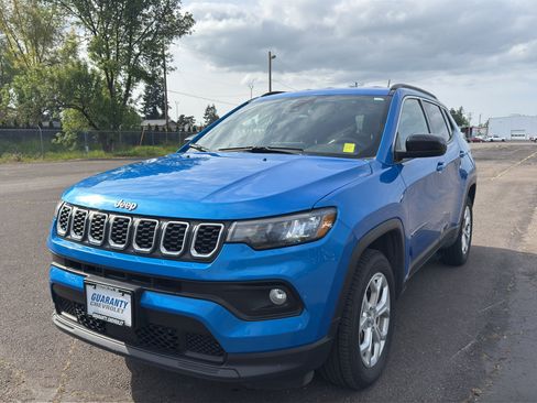 Used 2024 Jeep Compass Latitude AWD/4WD image 4