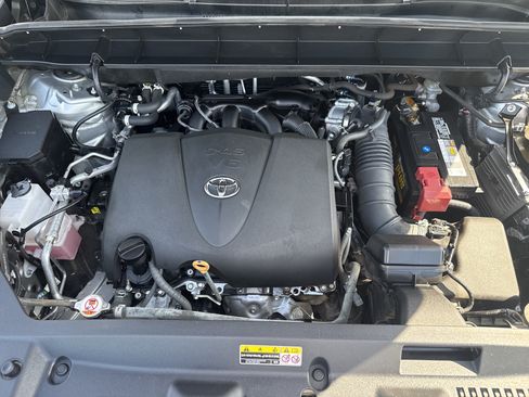Used 2022 Toyota Highlander XLE AWD/4WD image 22