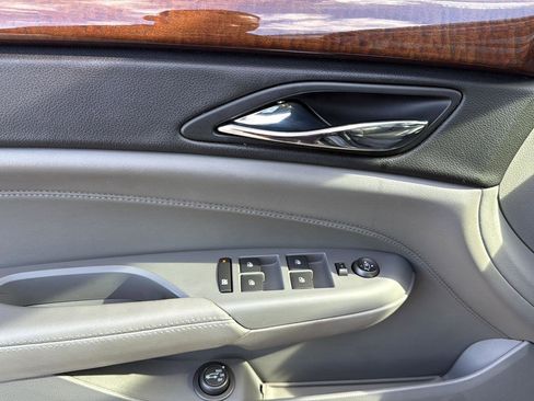 Used 2011 Cadillac SRX Luxury image 12