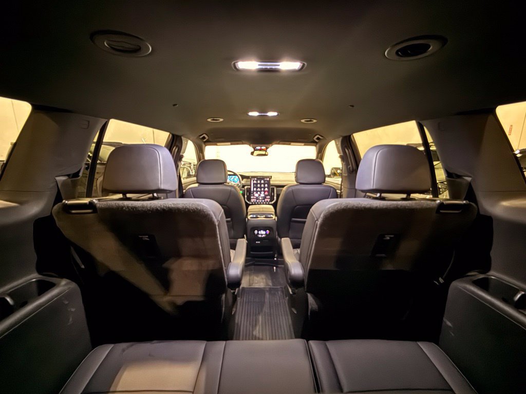 Used 2025 GMC Acadia Elevation w/ Elevation Premium Package FWD image 36