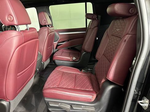 Used 2025 Cadillac Escalade ESV Sport AWD/4WD image 30