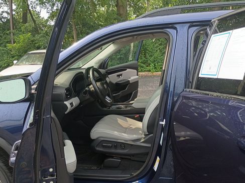 Used 2023 Honda Pilot Touring image 11