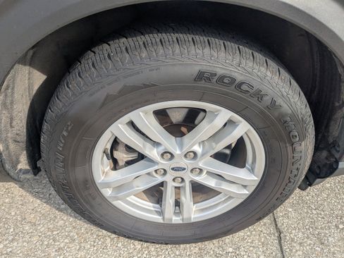 Used 2023 Ford Explorer XLT w/ Equipment Group 202A image 11