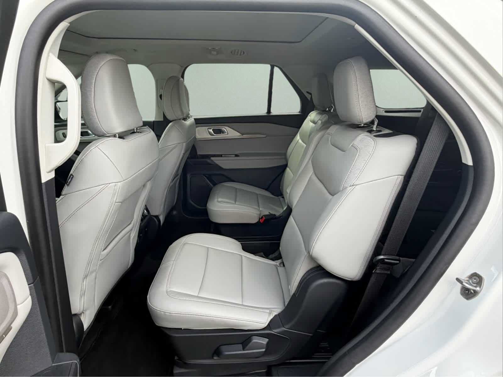 Used 2025 Ford Explorer Active w/ Active Comfort Package AWD/4WD image 24