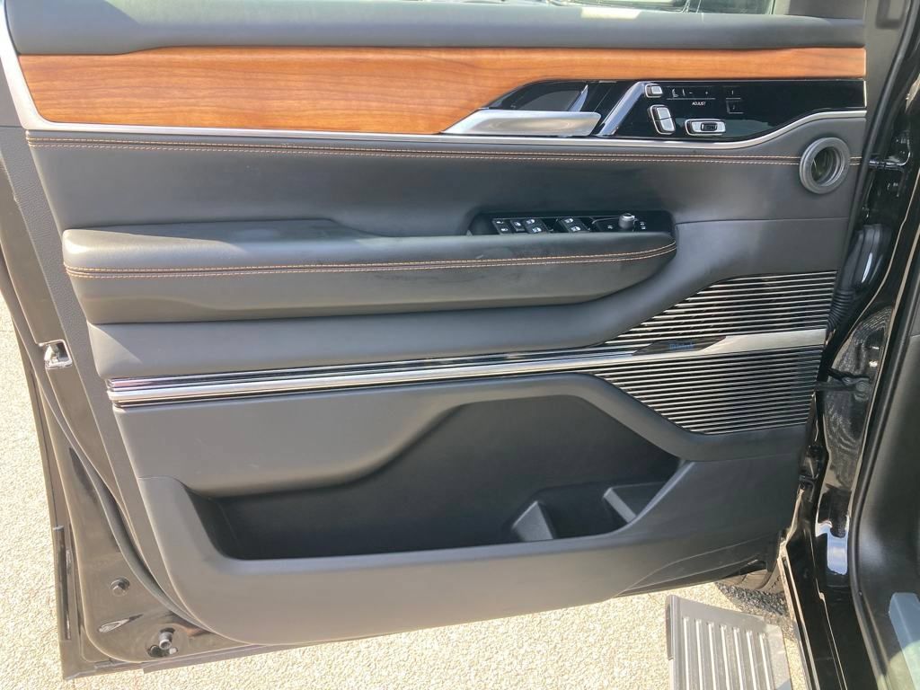 New 2024 Jeep Grand Wagoneer L Series III w/ Rear Seat Video Group 1 AWD/4WD image 11