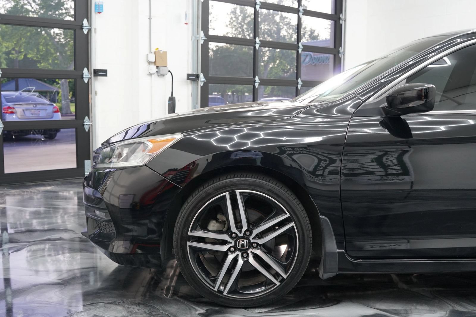 Used 2017 Honda Accord Sport image 13