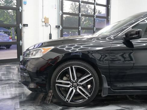 Used 2017 Honda Accord Sport image 13