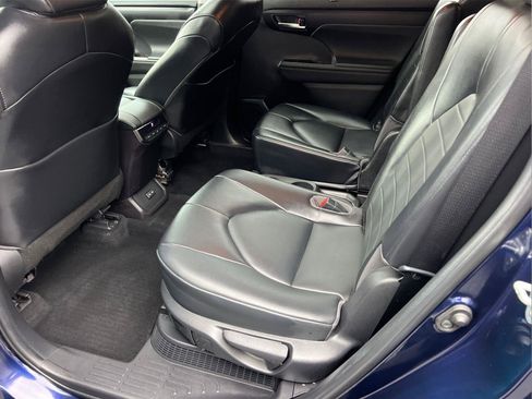 Used 2022 Toyota Highlander XLE image 22