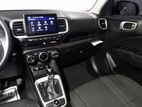 Used 2024 Hyundai Venue SEL FWD image 15