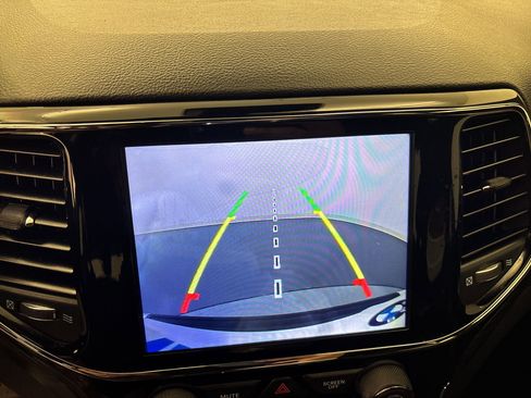 Used 2020 Jeep Grand Cherokee Altitude image 26