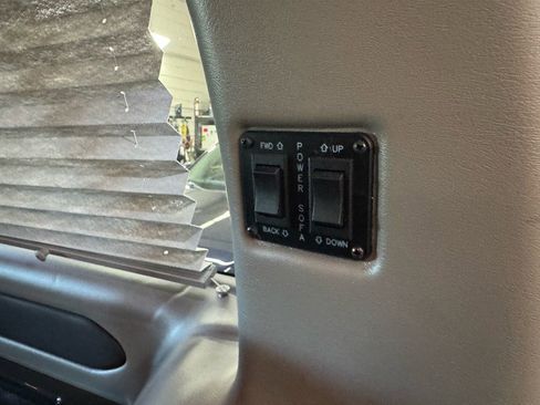 Used 2018 GMC Savana 2500 w/ Enhanced Convenience Package image 28