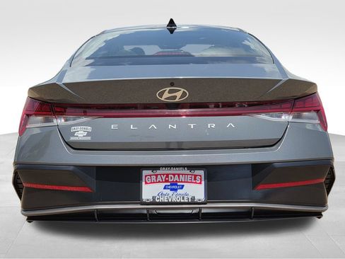 Used 2025 Hyundai Elantra SEL FWD image 7