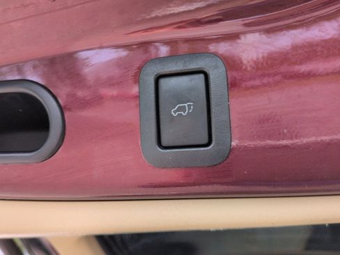 Used 2016 Toyota Highlander XLE AWD/4WD image 16