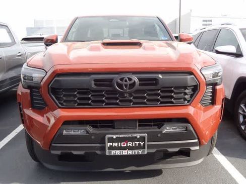 Used 2025 Toyota Tacoma TRD Sport w/ TRD Sport Premium Package image 2