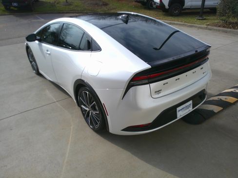 Used 2023 Toyota Prius Limited image 9