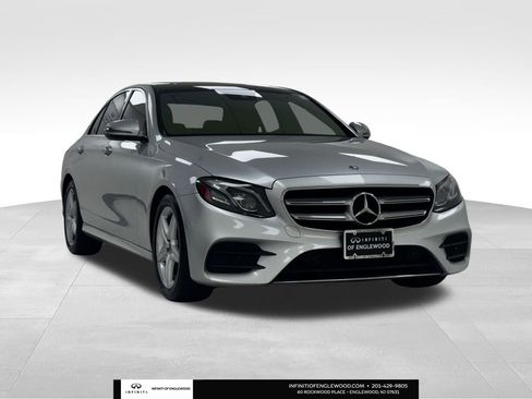 Used 2018 Mercedes-Benz E 300 4MATIC image 1