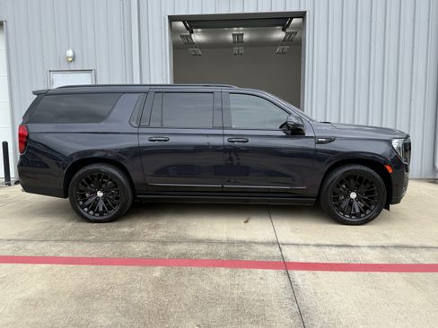 Used 2024 GMC Yukon XL Denali w/ Advanced Technology Package AWD/4WD image 7