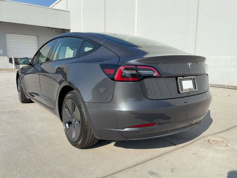 Used 2023 Tesla Model 3 Standard Range image 3