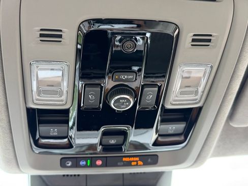 Used 2025 Cadillac Escalade ESV Sport Platinum w/ LPO, ONYX Package AWD/4WD image 32