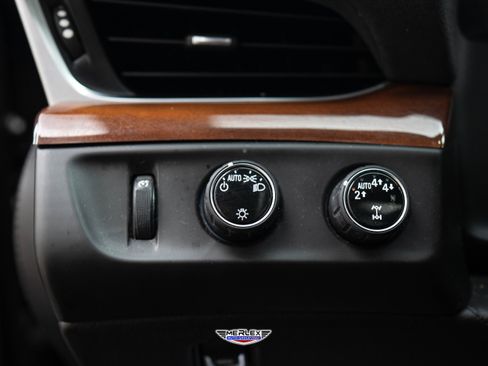 Used 2020 Cadillac Escalade Premium Luxury image 36