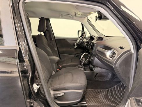 Used 2018 Jeep Renegade Latitude w/ Cold Weather Group AWD/4WD image 10
