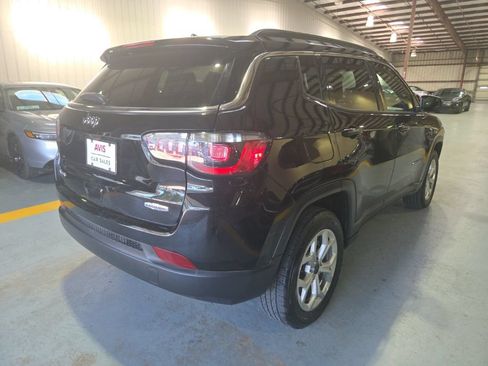 Used 2025 Jeep Compass Latitude w/ Sun & Sound Group AWD/4WD image 9