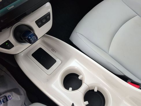 Used 2017 Toyota Prius Prime Premium image 26