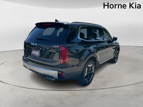 New 2025 Kia Telluride S image 4