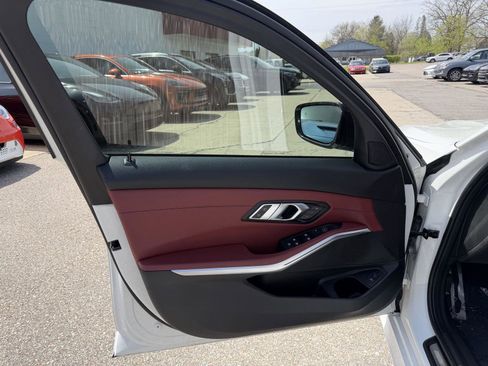 Used 2022 BMW 330i xDrive Sedan w/ M Sport Package AWD/4WD image 9