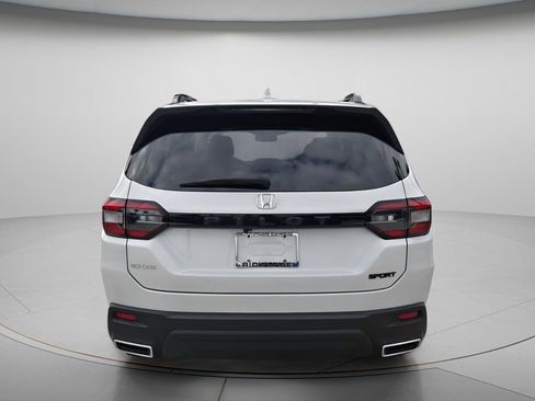 Used 2025 Honda Pilot Sport image 6