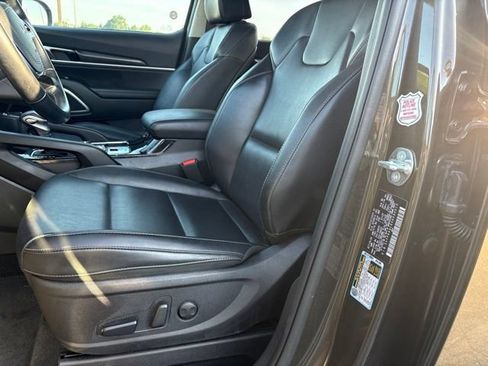 Used 2025 Kia Telluride S FWD image 9