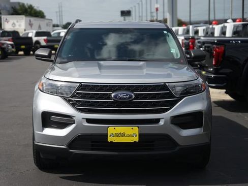 Used 2022 Ford Explorer XLT RWD image 3