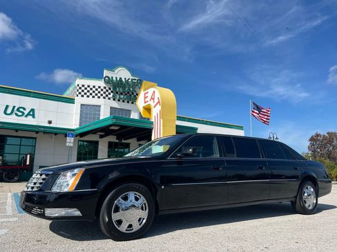 Used 2006 Cadillac DTS image 2