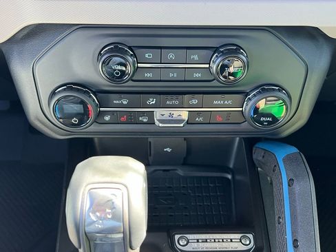 Used 2024 Ford Bronco Wildtrak image 27